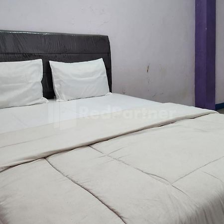 RedDoorz near Plaza Pondok Gede Bekasi Bagian luar foto
