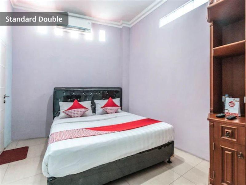 RedDoorz near Plaza Pondok Gede Bekasi Bagian luar foto