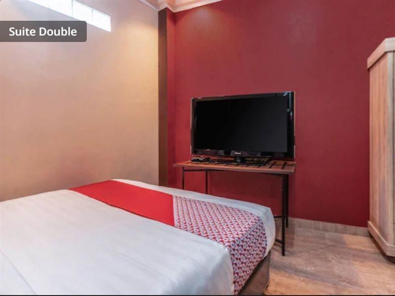 RedDoorz near Plaza Pondok Gede Bekasi Bagian luar foto