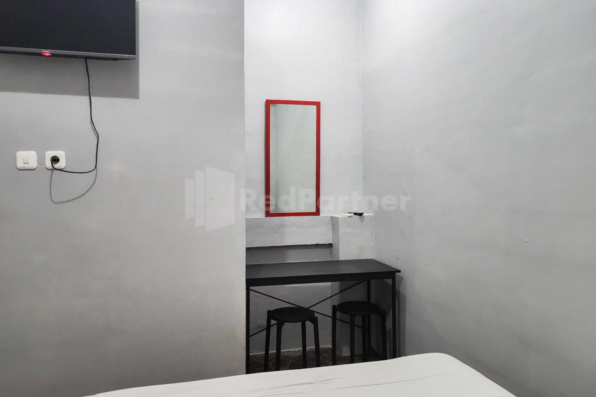 RedDoorz near Plaza Pondok Gede Bekasi Bagian luar foto
