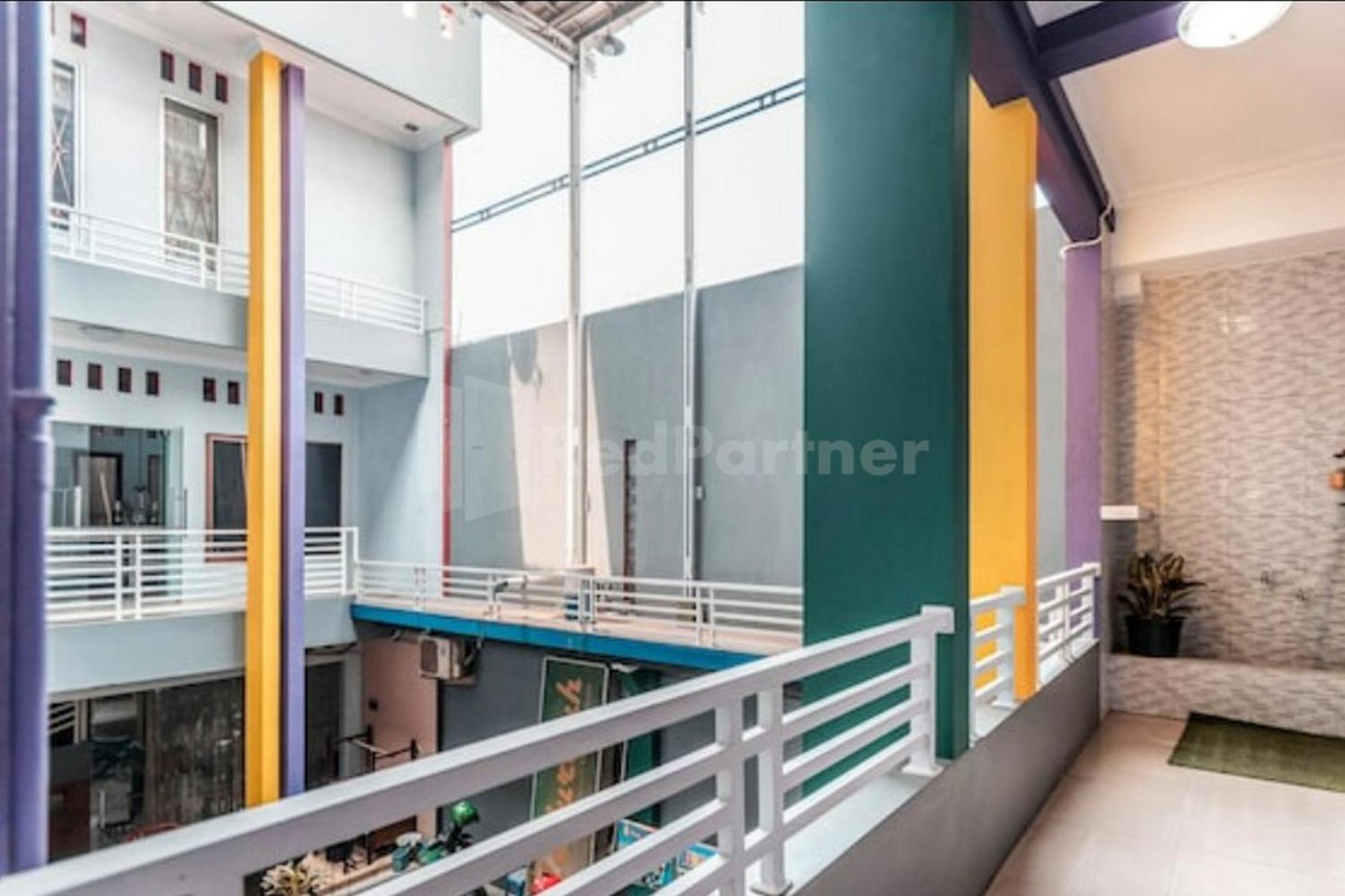 RedDoorz near Plaza Pondok Gede Bekasi Bagian luar foto