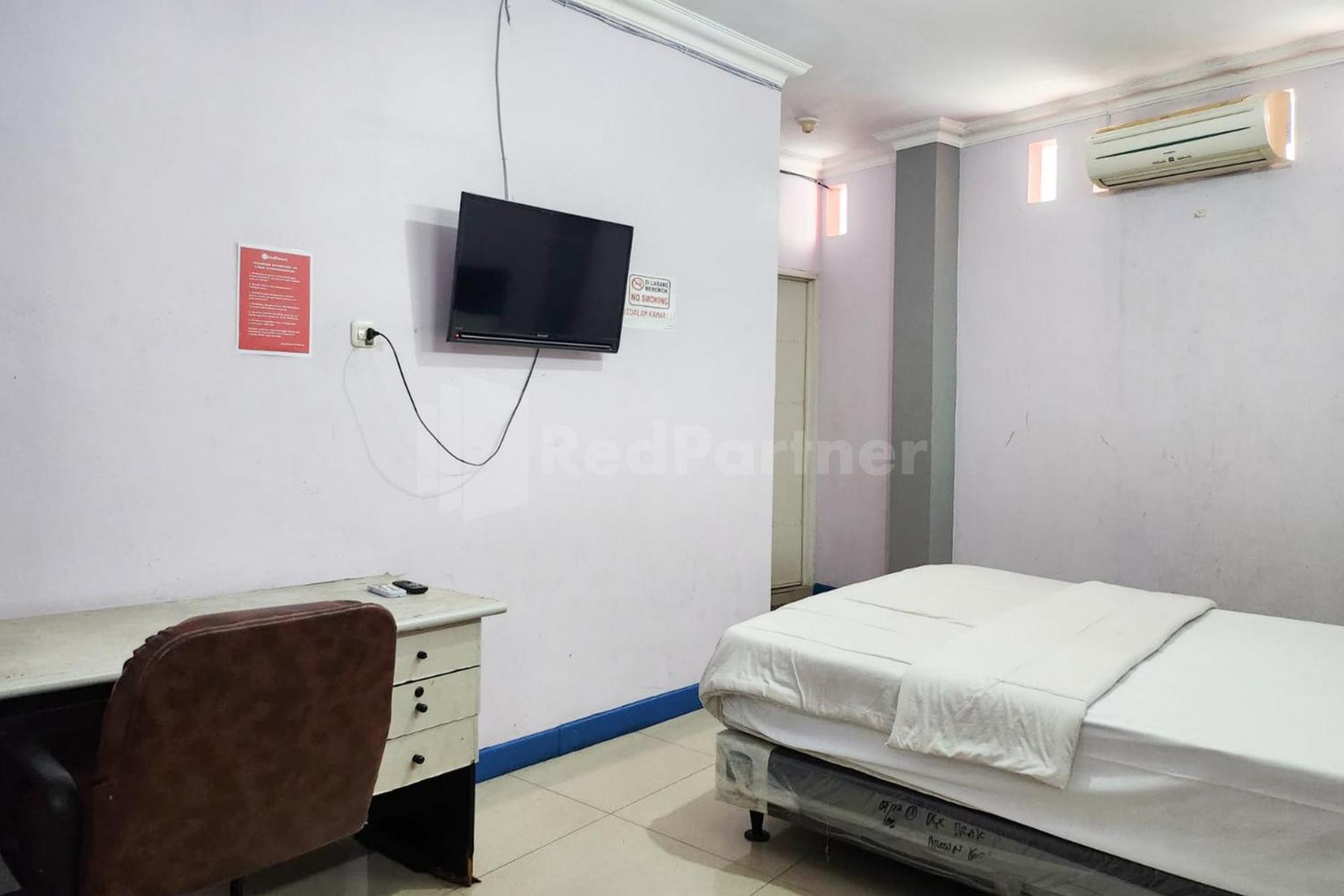 RedDoorz near Plaza Pondok Gede Bekasi Bagian luar foto