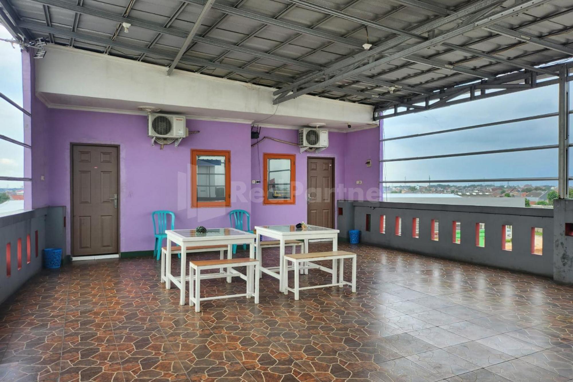 RedDoorz near Plaza Pondok Gede Bekasi Bagian luar foto
