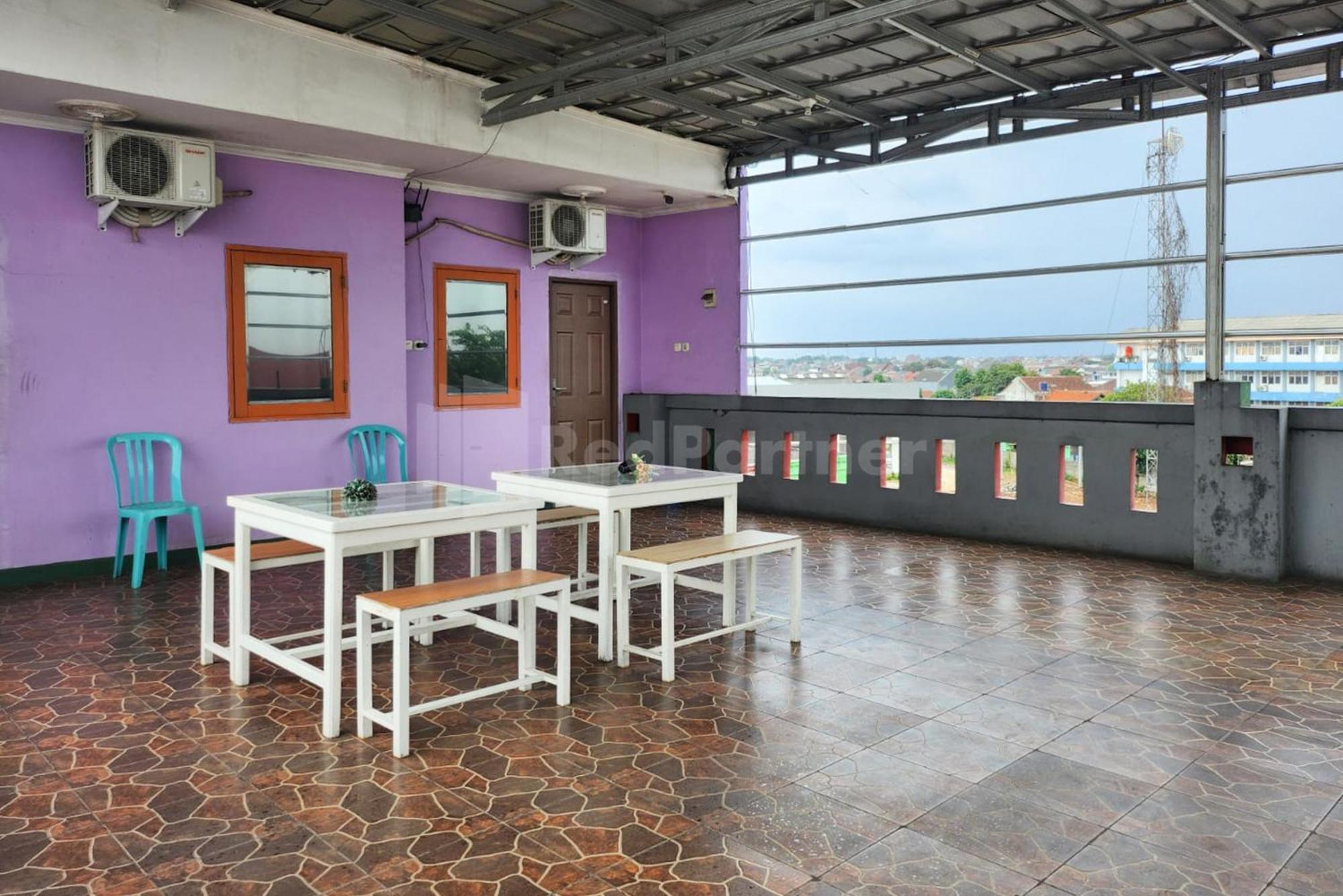 RedDoorz near Plaza Pondok Gede Bekasi Bagian luar foto