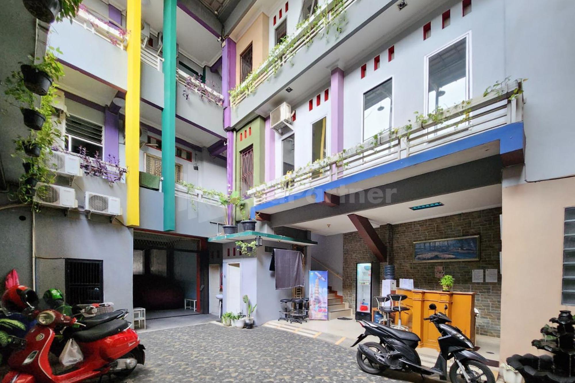 RedDoorz near Plaza Pondok Gede Bekasi Bagian luar foto